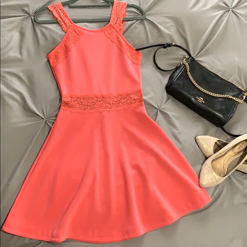 Cute skater dress in EUC!